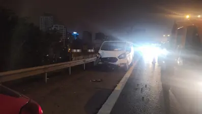 Ümraniye TEM Otoyolu'nda 8 araç birbirine girdi