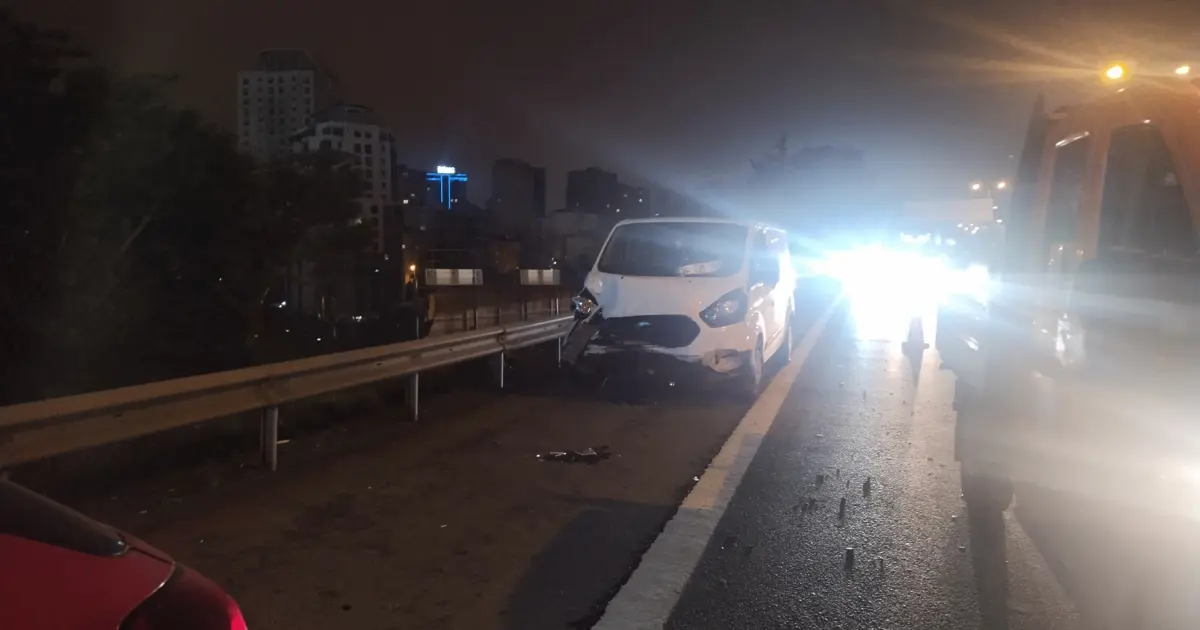 Ümraniye TEM Otoyolu'nda 8 araç birbirine girdi