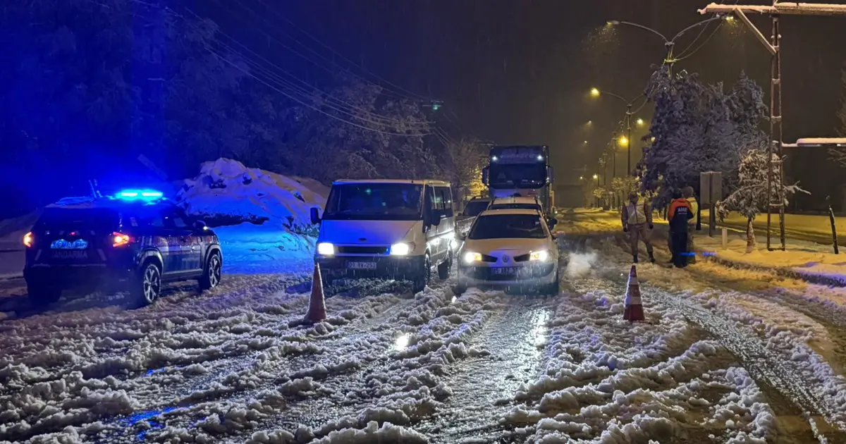 Muş-Bingöl kara yolunda mahsur kalan 80 kişi kurtarıldı