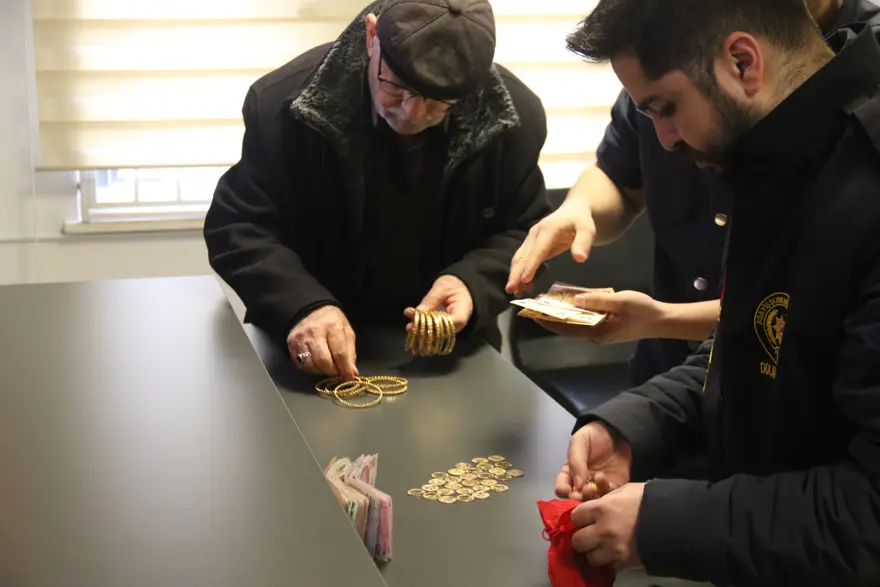 "GİZLİ POLİSİZ, KİMSEYE DUYURMA" 1 "GİZLİ POLİSİZ, KİMSEYE DUYURMA" 1