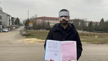 Öğretmen öğretmeni yaktı. Yüzüne sıcak çay fırlattı!