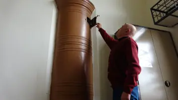 Halk arasında ''peç'' adıyla biliniyor. Tek ateşle tüm binayı ısıtıyor