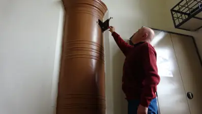 Halk arasında ''peç'' adıyla biliniyor. Tek ateşle tüm binayı ısıtıyor