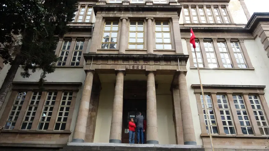 TEK ATEŞLE TÜM BİNAYI ISITIYOR 1