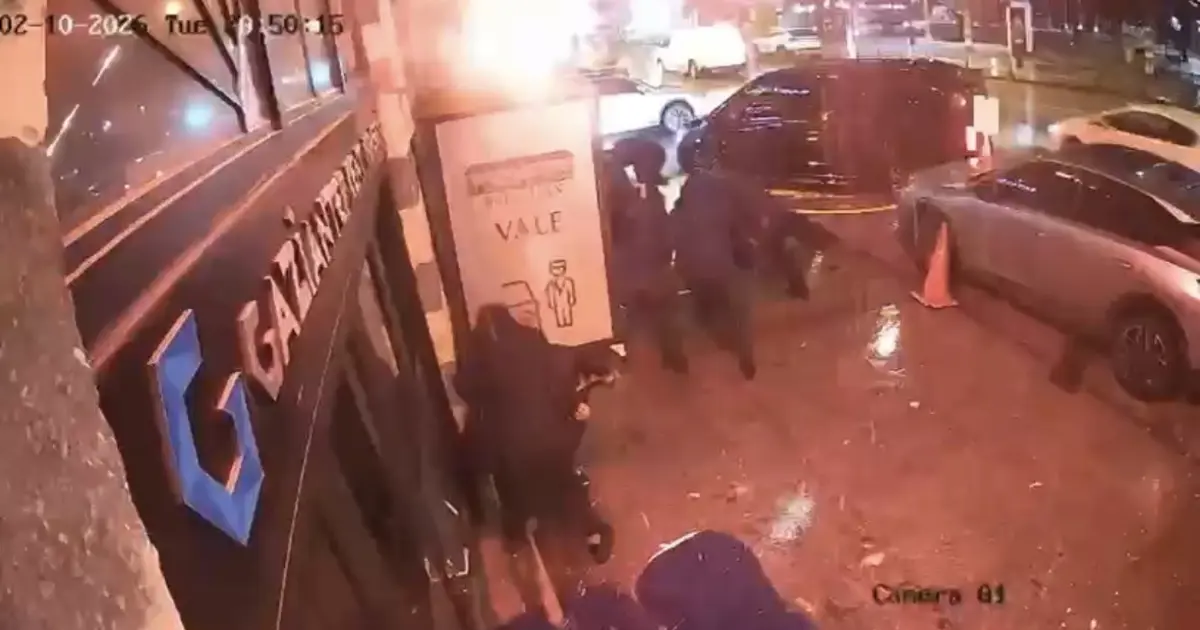 Lüks restorana saldırı anı kameraya yansıdı