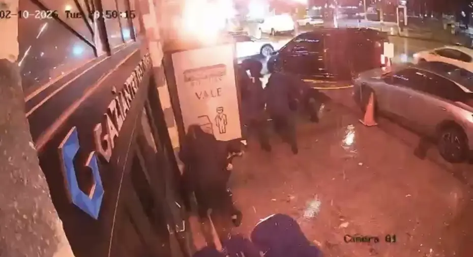 Lüks restorana saldırı anı kameraya yansıdı