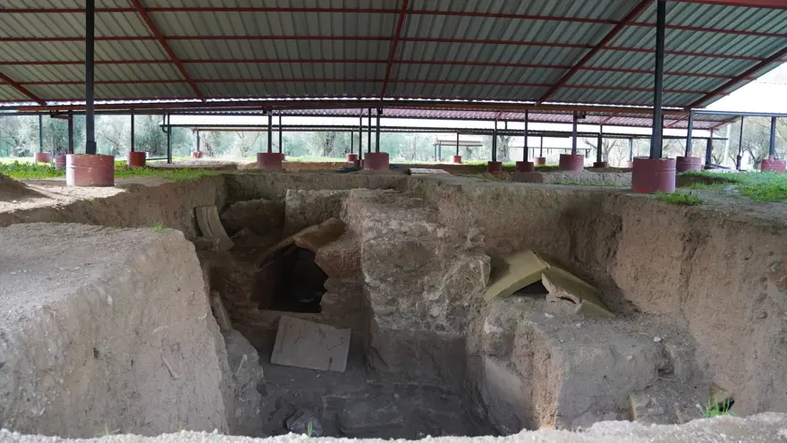 Ölü gömme geleneklerine ışık tutuyor. Gözler 2 bin yıllık nekropolde 1