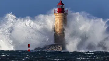 Nils Fırtınası, İspanya ve Portekiz'i kırmızı alarm geçirdi