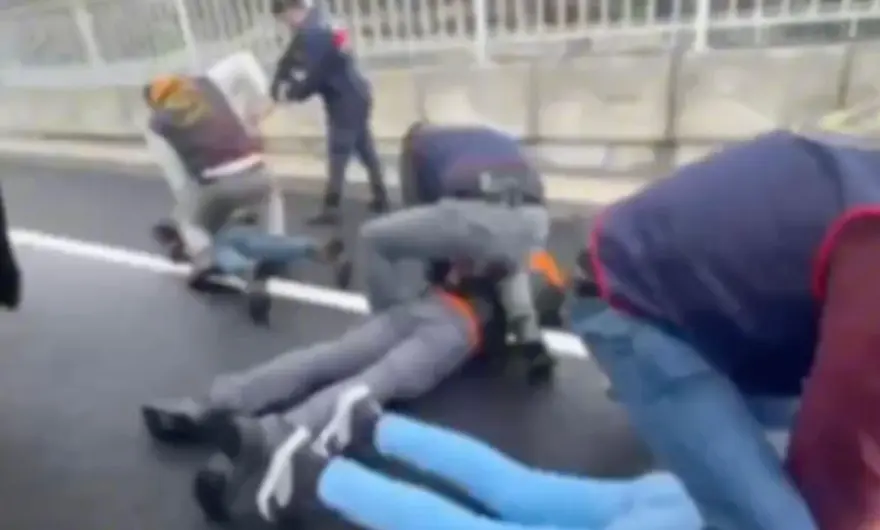 Yüzünü telefona okutup hesaba girdiler Yüzünü telefona okutup hesaba girdiler