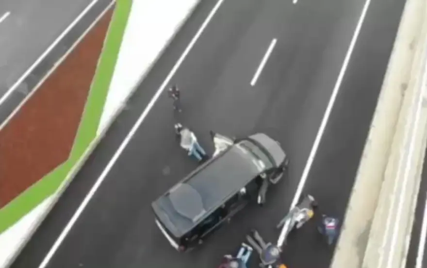 Yüzünü telefona okutup hesaba girdiler 1 Yüzünü telefona okutup hesaba girdiler 1