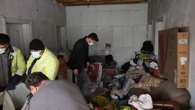 Yozgat'ta evden 10 ton çöp çıktı