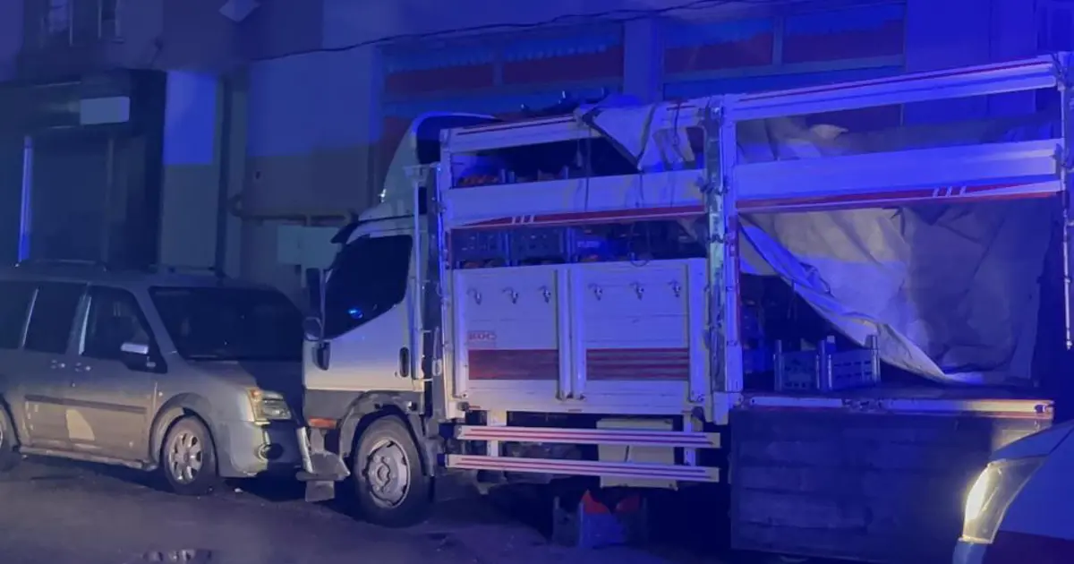 Mersin'de feci olay. Evin balkonundan kamyonet kasasına düştü