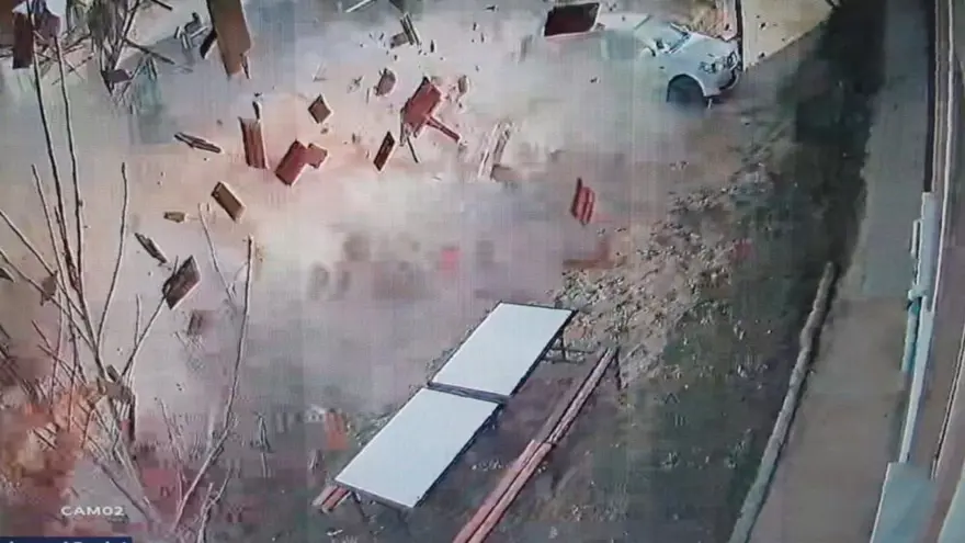 Apartmanın çatısı uçtu, ölümden saniyelerle kurtuldu 3