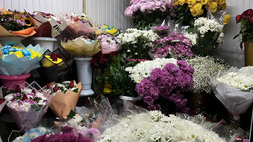 KIRMIZI VE BEYAZ GÜL TERCİH EDİLİYOR 1