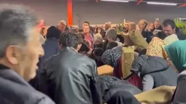 100 liralık ürün için birbirlerini ezdiler. Mağazada izdiham yaşandı