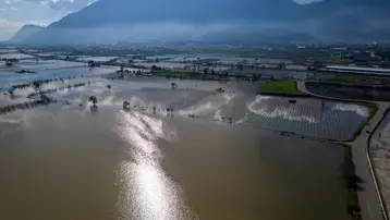 Son yılların en yoğun yağışını aldı. Köprüde çökme tehlikesi