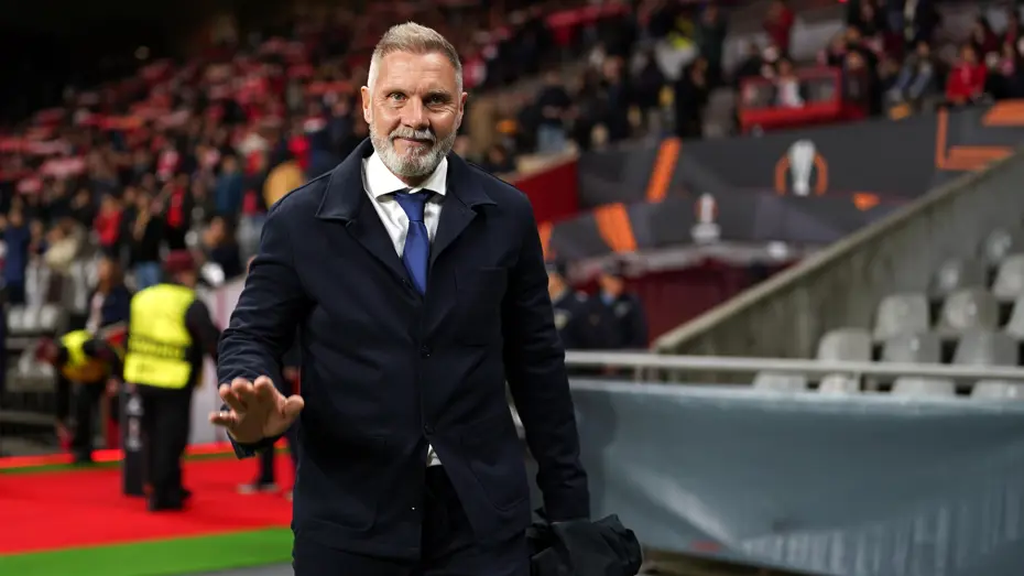 Bir Alman gitti bir Alman geldi, saatler sonra yeni hocayı duyurdular