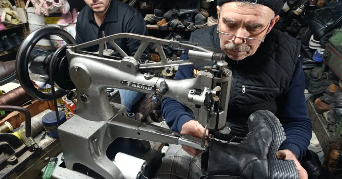 38 yıldır ayakkabılara yeniden can veriyor. İlk günki gibi yeni hale getiriyor