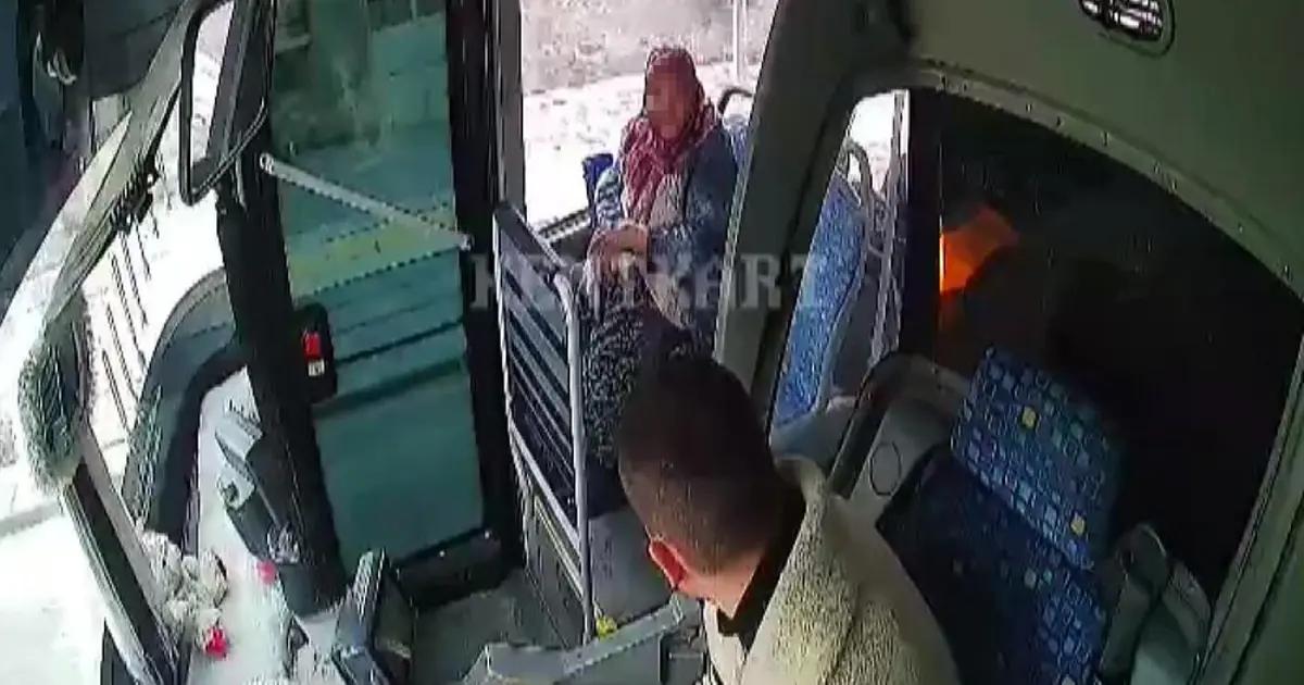 Halk otobüsü şoförünün hareketi takdir topladı