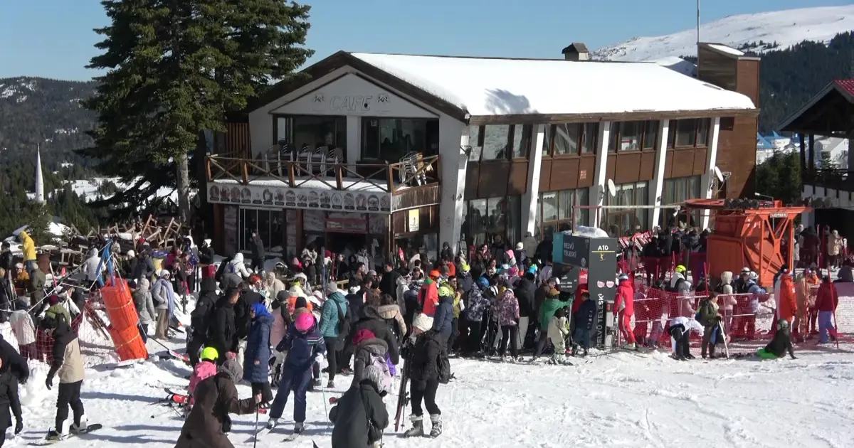Uludağ'da güneşli hafta sonu: Zirve tatilcilerle doldu