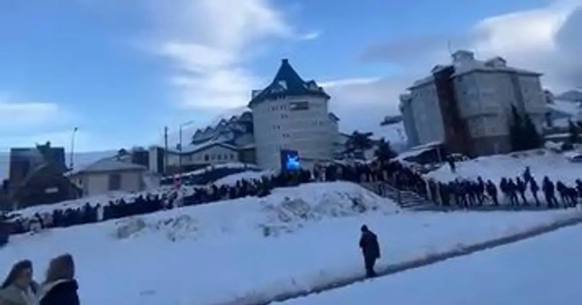 Uludağ'da 1 kilometre teleferik kuyruğu