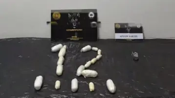 Kapsül halinde 88 parça uyuşturucu yutan şüpheliler tutuklandı