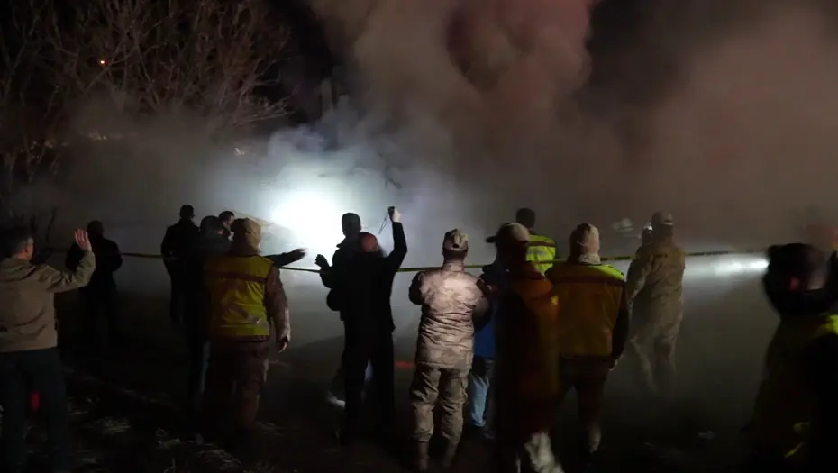 Gümüşhane'de korkutan yangın! Evdeki yaşlı adamı arama çalışmaları sürüyor