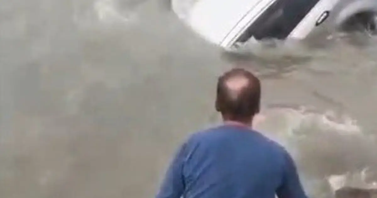 Aracıyla denize düşen sürücüyü Sahil Güvenlik kurtardı