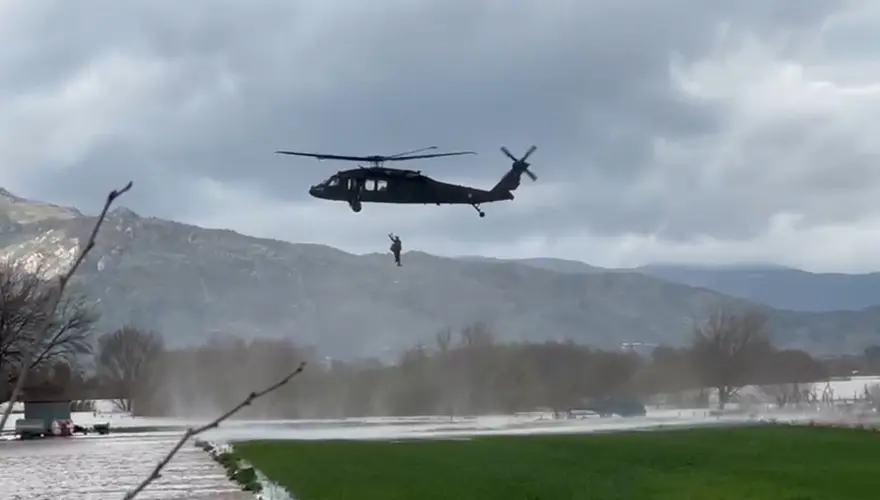 1 haftadır oradaymış! Aydın'da sel dolayı mahsur kalan şahıs helikopterle kurtarıldı  1