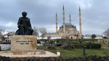 Selimiye Camii 4 yıl aradan sonra ibadete açıldı. İlk namazda yangın paniği