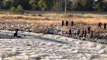 Köprüden düşerek akıntıya kapılan çocuk hayatını kaybetti