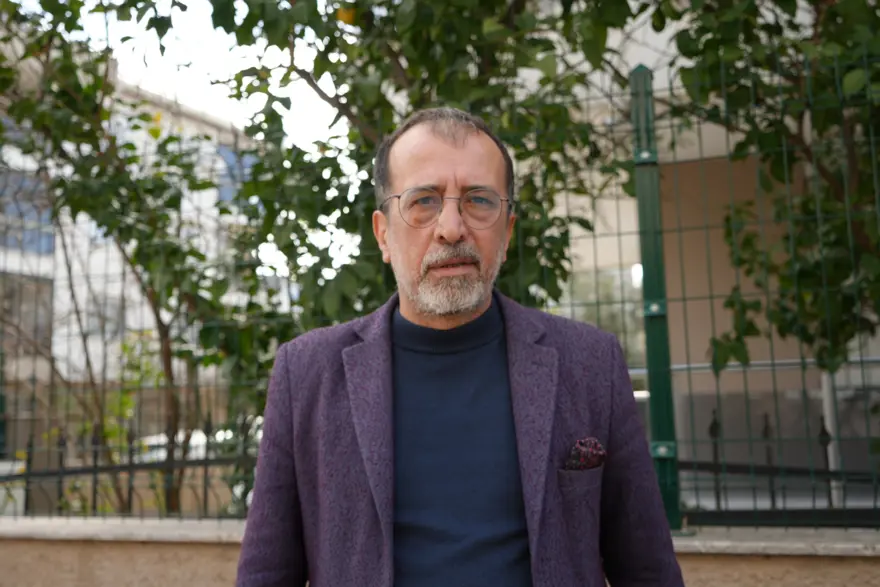 Antalya'da eşleri güçbalığı. Kendi sırasına oturdu diye arkadaşının çenesini kırdı 