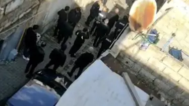 Gündüz vakti eve giren hırsızlar iki kadına darbetti