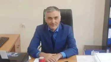 Balkondan düşen öğretmen hayatını kaybetti