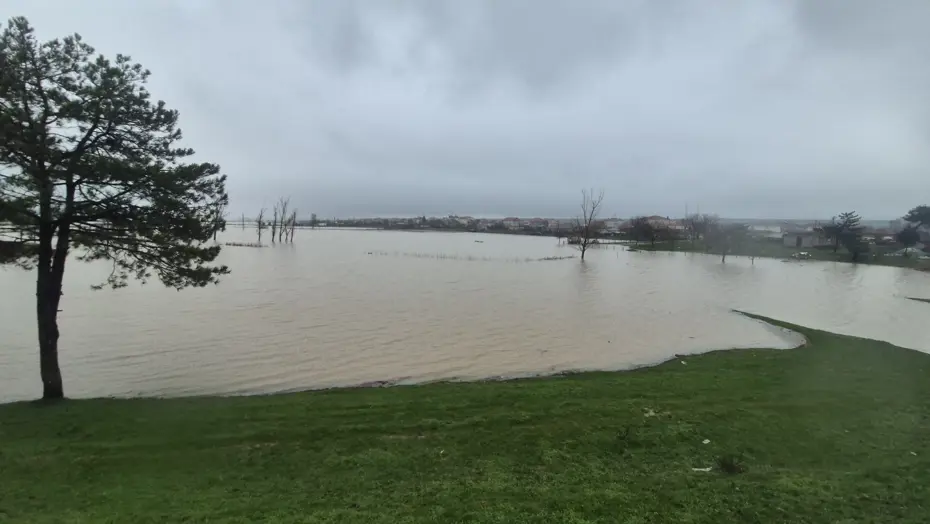 Baraj kapakları açıldı, Meriç Nehri taştı