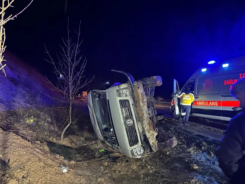 İşçi servisi şarampole devrildi. 17 yaralı