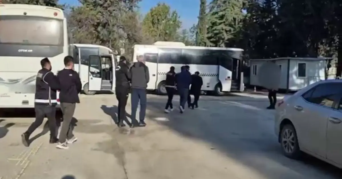 Milyonluk rüşvet havuzu kuran gümrük çetesi çökertildi