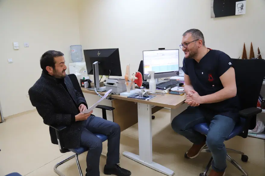 TAŞLAMA TÜRÜNDE ŞİİRLE İSYAN ETTİ TAŞLAMA TÜRÜNDE ŞİİRLE İSYAN ETTİ