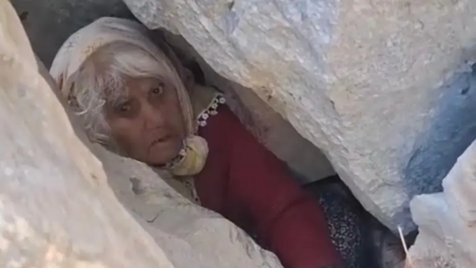 Dağda kaybolan yaşlı kadın kayalıklara sıkışmış halde bulundu