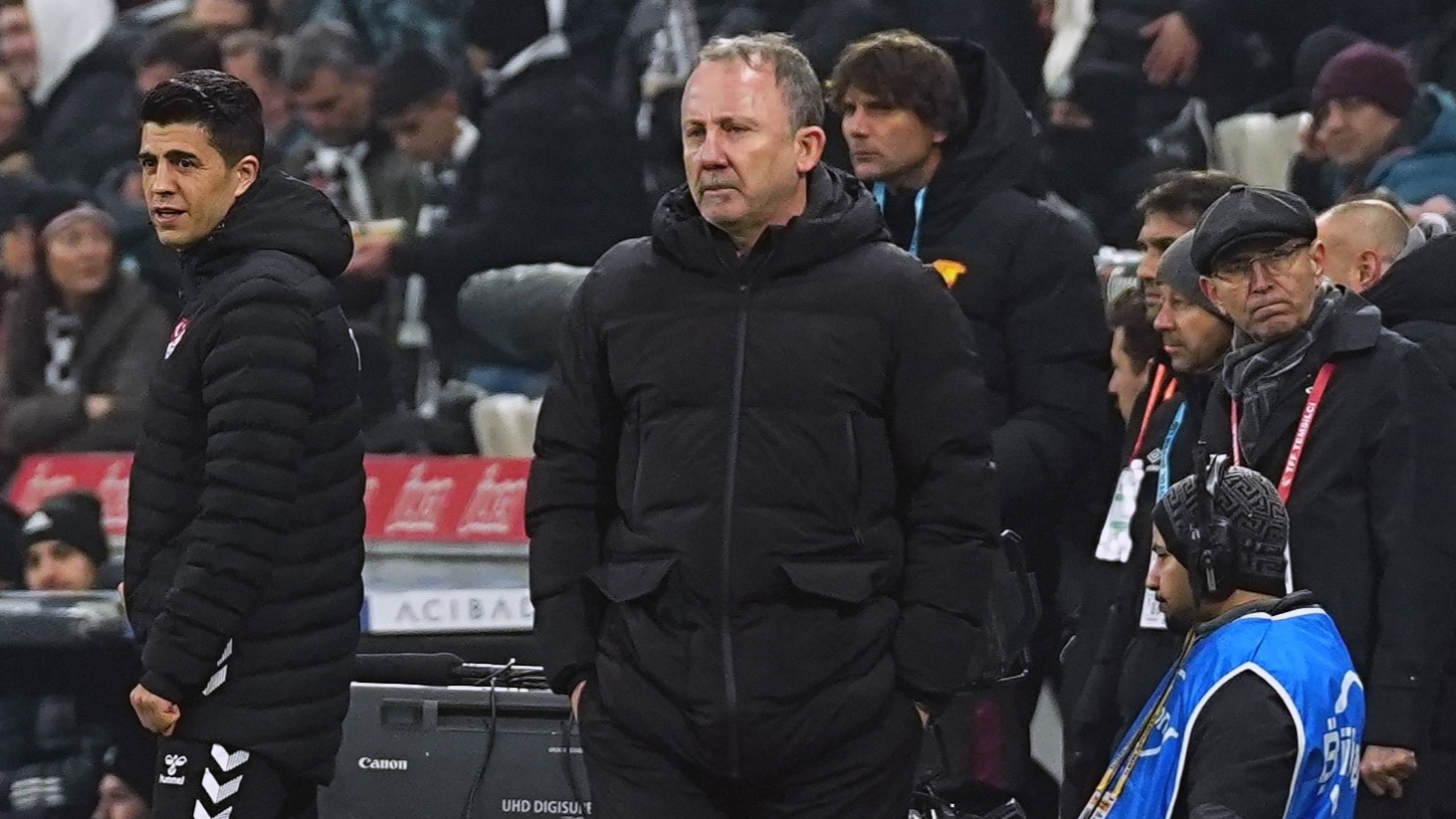 Beşiktaş'ta Sergen Yalçın cezalı duruma düştü
