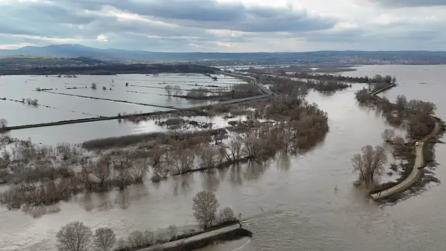 Edirne'de al alarm. Taşkın riski dolayı Tunca Köprüsü trafiğe kapatılacak 4 Edirne'de al alarm. Taşkın riski dolayı Tunca Köprüsü trafiğe kapatılacak 4