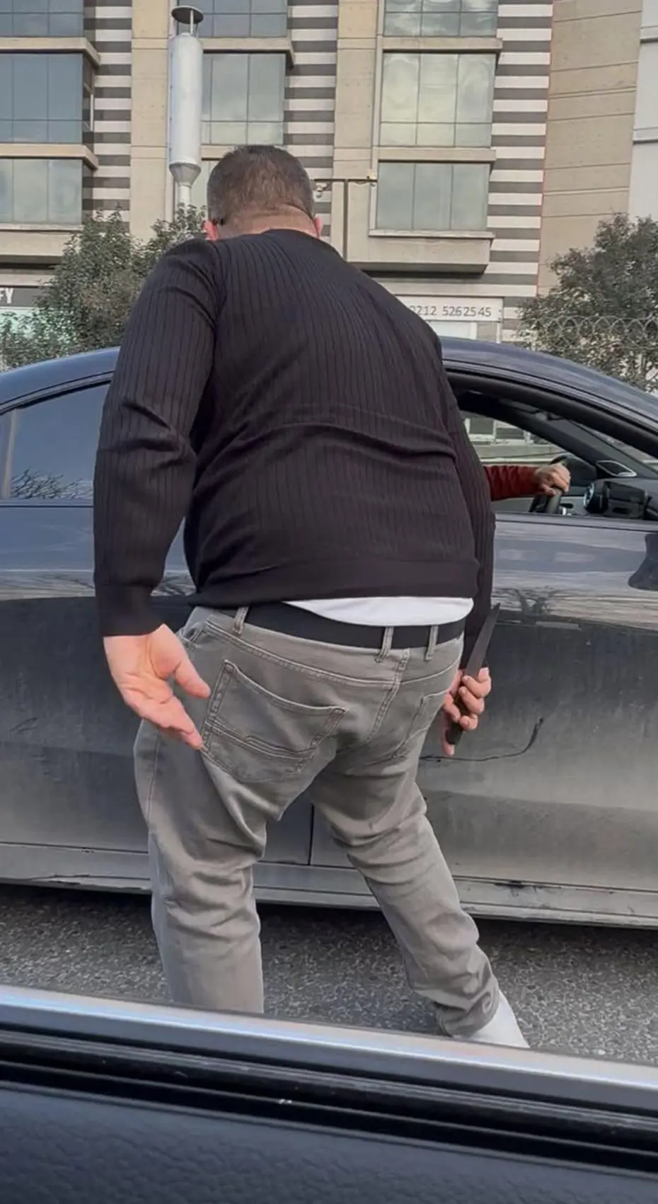 Trafikte dehşet. Minibüs şoförü bıçak çekti, tutuklandı