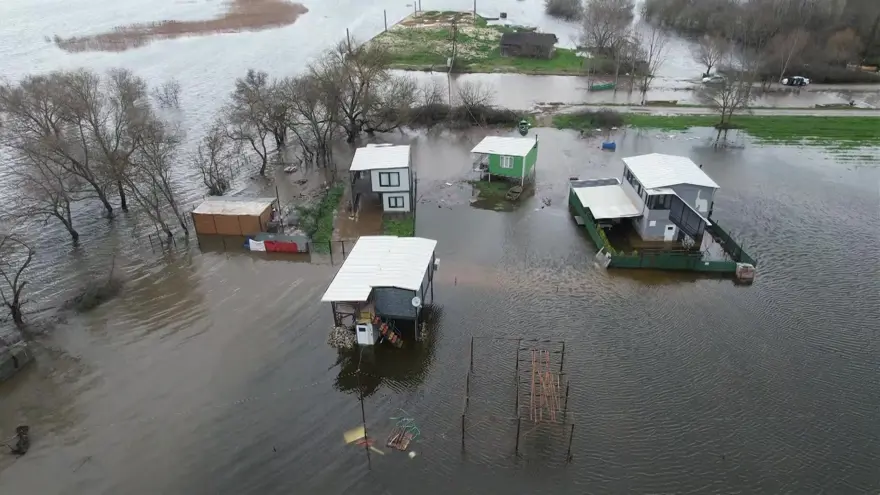 Bursa'da göl taştı. Su seviyesi 10 metre yükseldi, hobi bahçeleri sular altında kaldı 1