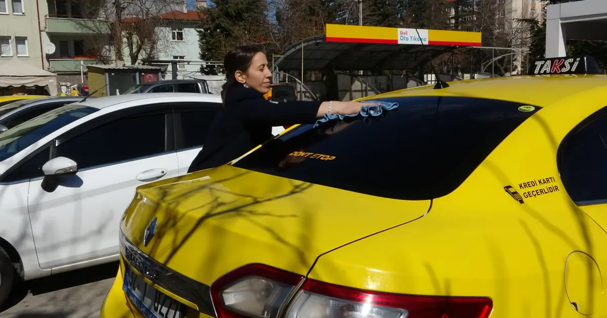 Filmdi gerçek oldu. Kadın taksici şoförlük yaparak çocuklarını okutuyor