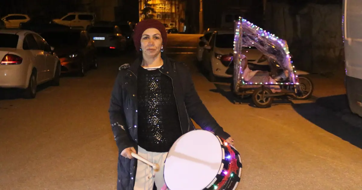 Ramazan bereketini arkasına aldı torunu için renkli davulun başına geçti. Azmiyle herkese örnek oluyor