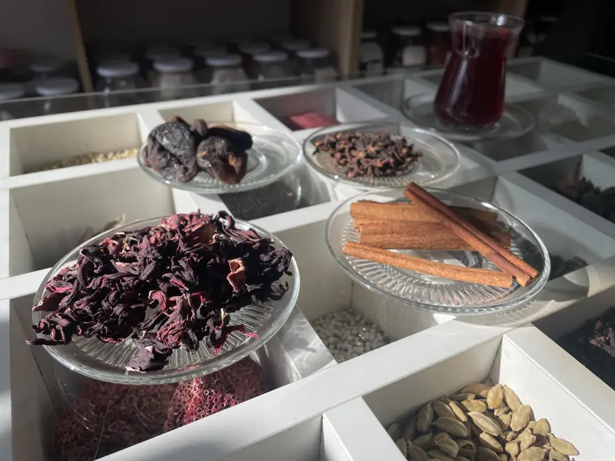 Oruç tutarken acıktırmayan, susatmayan içecek. Kaynayan suya atılan 4 çeşit malzemeyle hazırlanıyor 2