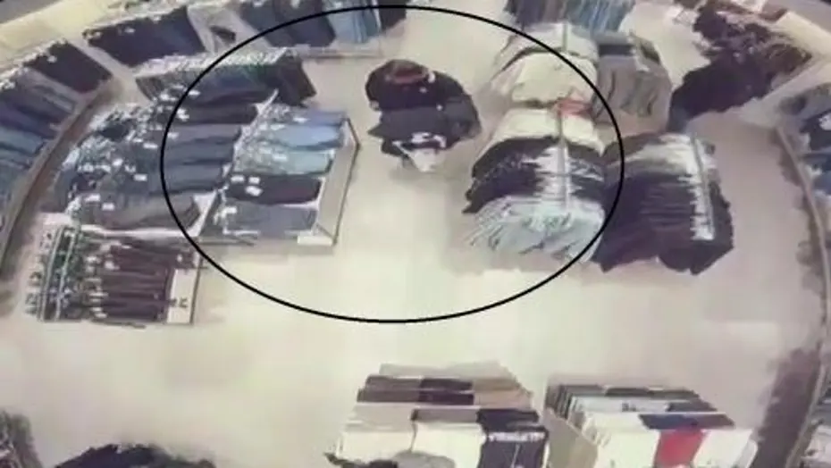 Alışveriş yapar gibi mağazaya girdi, hırsızlık yaptı. 118 suç kaydı ortaya çıktı