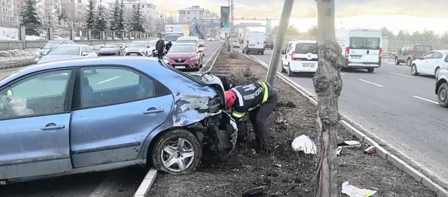 Trafik kazasında LPG tankı paniği 3 Trafik kazasında LPG tankı paniği 3