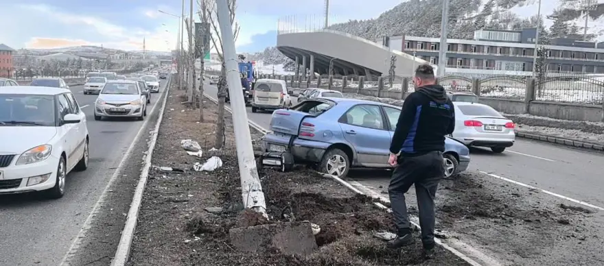 Trafik kazasında LPG tankı paniği 1 Trafik kazasında LPG tankı paniği 1