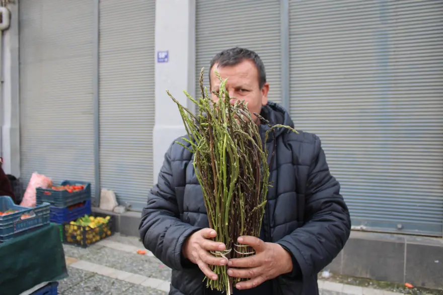 ''Kedirgen'' adıyla da biliniyor. Şifalı bitki pazara indi, bağı 150 TL'ye satılıyor 2 ''Kedirgen'' adıyla da biliniyor. Şifalı bitki pazara indi, bağı 150 TL'ye satılıyor 2